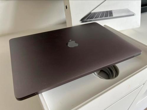 Complete Macbook Pro , incl doos en lader, Computers en Software, Apple Macbooks, Zo goed als nieuw, 13 inch, Ophalen of Verzenden