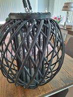 Grote zwarte rieten kandelaar met glas eron, Ophalen, Overige materialen, 25 tot 50 cm, Zwart