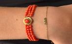 Bloedkoraal 3-strengs vintage armband fraai 14k gouden slot, Ophalen of Verzenden, Goud, Armband, Met edelsteen