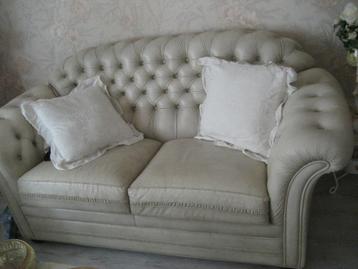 Prachtig leder model chesterfield  in licht crem   beschikbaar voor biedingen