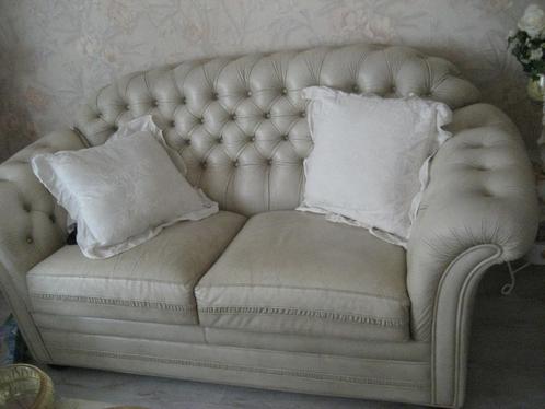 Prachtig leder model chesterfield  in licht crem, Huis en Inrichting, Banken | Bankstellen, Zo goed als nieuw, 75 tot 100 cm, Leer
