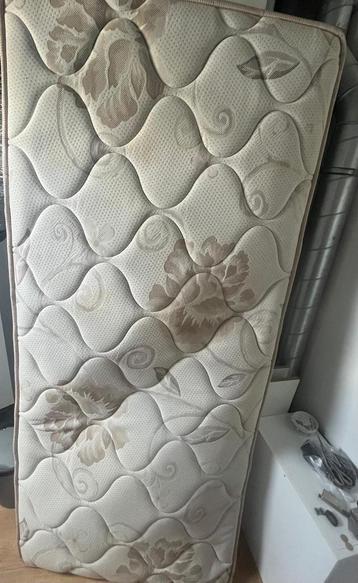 Te Koop‼️ 1 Persoons Matrass‼️ beschikbaar voor biedingen