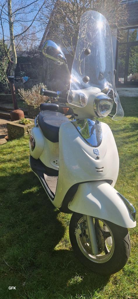 QWIC Emoto Elektrische Scooter KM45pu– Slechts 2.202 km, Fietsen en Brommers, Scooters | SYM, Gebruikt, Overige modellen, Maximaal 45 km/u