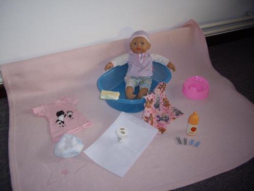 baby born met bad en acc, Kinderen en Baby's, Speelgoed | Poppen, Zo goed als nieuw, Babypop, Ophalen of Verzenden