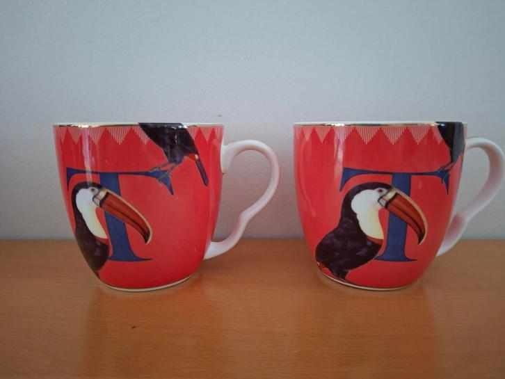 Kerstcadeau: mok - beker met letter T, Huis en Inrichting, Keuken | Servies, Nieuw, Kop(pen) en/of Schotel(s), Overige stijlen