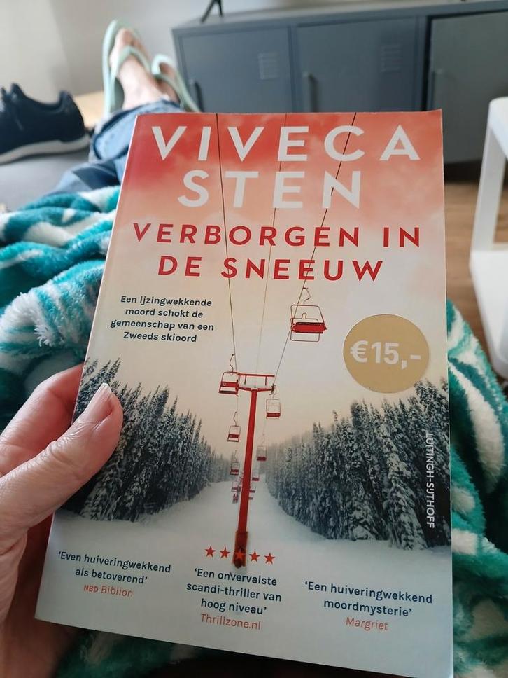 Verborgen in de Sneeuw - Viveca Sten, Boeken, Detectives, Zo goed als nieuw, Tv-bewerking, Ophalen of Verzenden