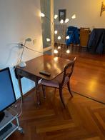 Antiek notenhouten hangoor tafeltje met stoel, Ophalen