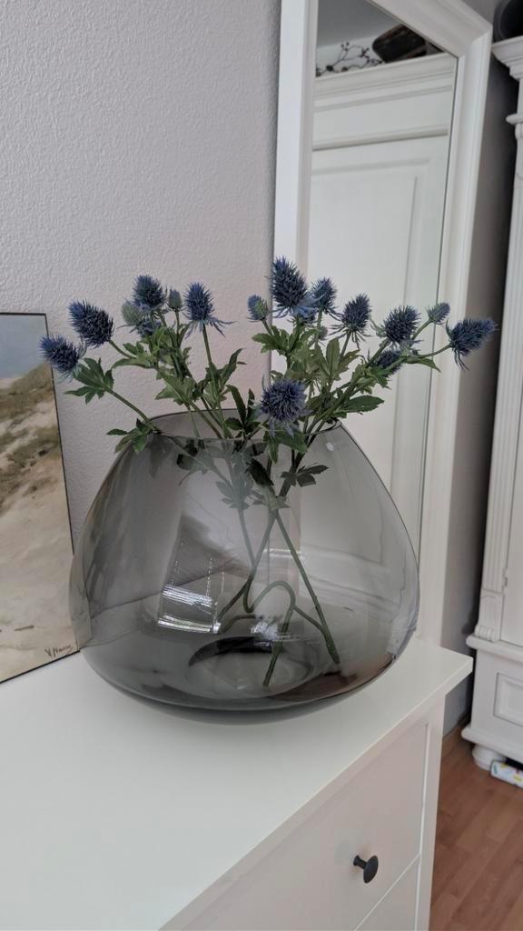 Prachtige zware zwart glazen grote vaas, van Initials., Huis en Inrichting, Woonaccessoires | Vazen, Zo goed als nieuw, Zwart
