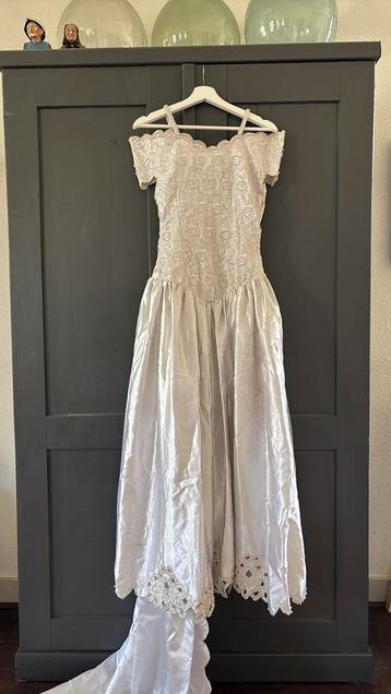 Vintage trouwjurk met sleep, maat S/M beschikbaar voor biedingen