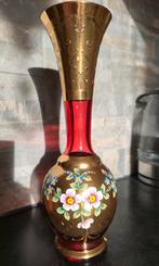 Boheemse rode vaas met goud en handgeschilderde bloemen 1900, Antiek en Kunst, Antiek | Vazen, Ophalen of Verzenden