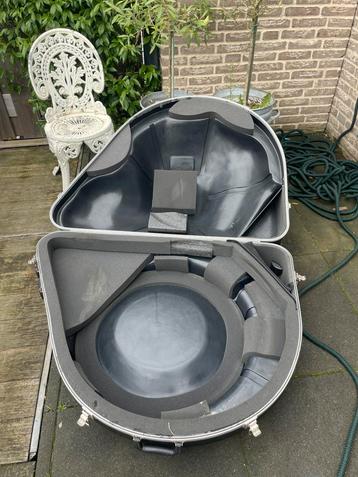 Sousafoon koffer beschikbaar voor biedingen