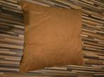 Nieuw luxe kussen , kleur cognac, afmeting circa 55x55 cm, Huis en Inrichting, Woonaccessoires | Kussens, Ophalen of Verzenden