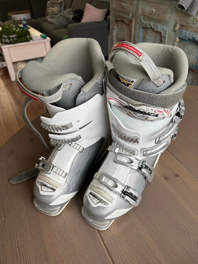 Complete skiset - ski’s met stokken en schoenen mt 38, Ophalen, 140 tot 160 cm, Gebruikt, Atomic