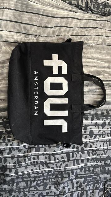 Four tas medium zonder band/strap beschikbaar voor biedingen