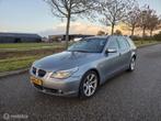 BMW 5-serie Touring 525i Executive AUTOMAAT / LEER / NAP, Auto's, Automaat, Achterwielaandrijving, Gebruikt, 2000 kg