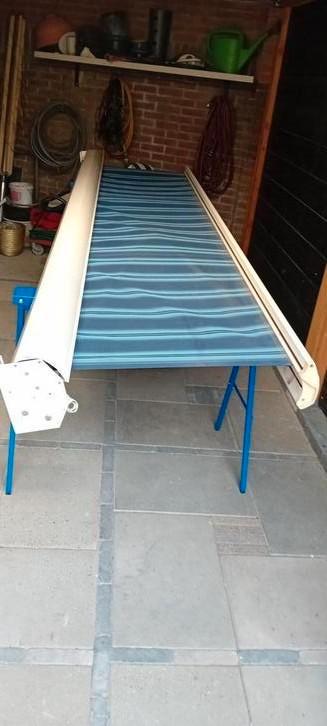 ZonneLuifel  knikarm L3.33m x 2.5 m uitval
 beschikbaar voor biedingen