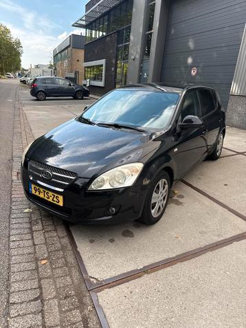 Kia (Pro) Cee d 1.4 Cvvt Excutive 2007 Zwart beschikbaar voor biedingen