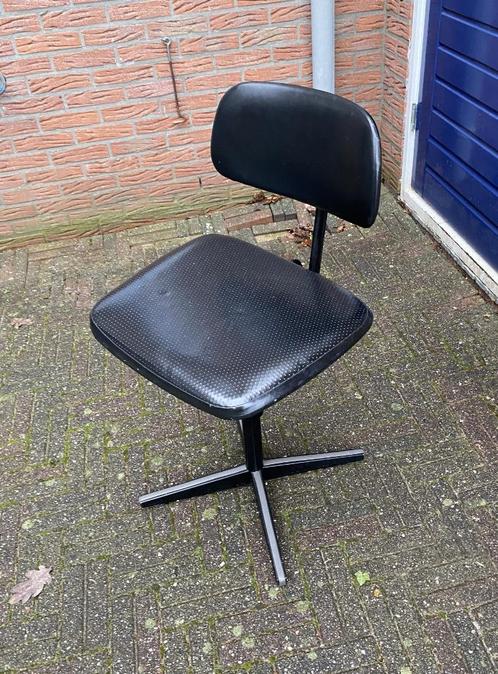 Leuke Zwarte Ahrend De Cirkel Kruk / Stoel ( vintage retro ), Huis en Inrichting, Barkrukken, Gebruikt, 90 cm of meer, Metaal