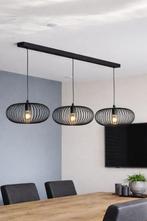 Groot zwart metalen hanglampen aan balk, Huis en Inrichting, Lampen | Hanglampen, Ophalen, 50 tot 75 cm, Zo goed als nieuw, Metaal