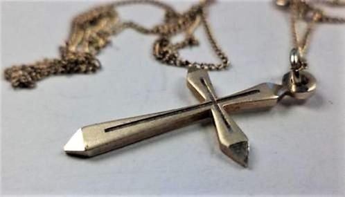 Mooi zilveren kruisje hangertje, met ketting (7932-4), Antiek en Kunst, Antiek | Religie, Ophalen