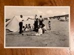 Mensen met tent op strand in Noord- of Zuid-Holland., Ophalen of Verzenden, 1920 tot 1940, Ongelopen