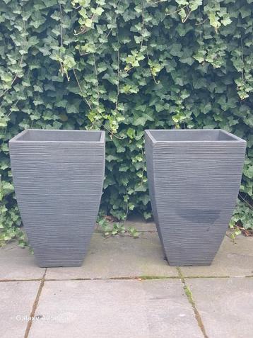 Set van 2 Grote Vierkante Kunststof Bloempotten! beschikbaar voor biedingen