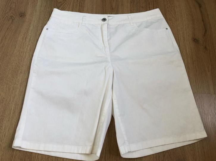 B brandtex copenhagen witte korte broek 42, Kleding | Dames, Broeken en Pantalons, Zo goed als nieuw, Maat 42/44 (L), Wit, Kort