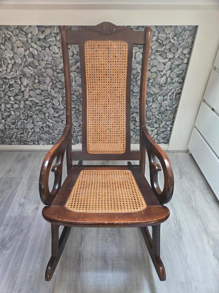 Schommelstoel Rattan Rotan Bruin, Antiek en Kunst, Antiek | Meubels | Stoelen en Banken, Ophalen