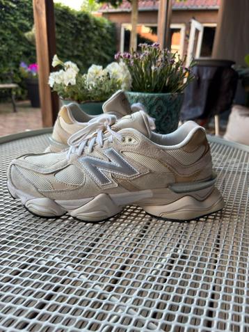 New Balance 9060 Beige - Maat 42,5 beschikbaar voor biedingen