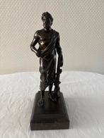 Bronzen beeld van Asclepius op een marmeren voetstuk., Antiek en Kunst, Ophalen of Verzenden