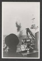 Duitse Kriegsmarine brengt zeemijn tot ontploffing, Finland, Verzenden, Marine, Duitsland, Foto of Poster