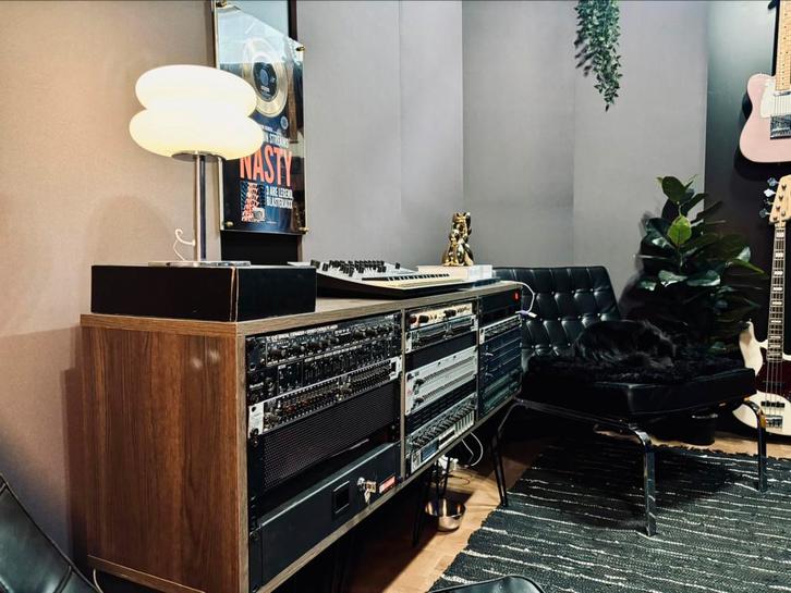 Productie en Songwriting les bij Rotterdam Music Academy, Diensten en Vakmensen, Muziekles en Zangles, Elektrische instrumenten