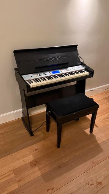 Keyboard 61 toetsen met krukje beschikbaar voor biedingen
