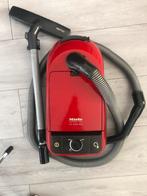 Te koop Krachtige Miele stofzuiger  kleur rood.Electronic, Ophalen of Verzenden, Zo goed als nieuw, 1200 tot 1600 watt