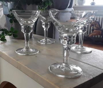  4 cocktailglazen  beschikbaar voor biedingen