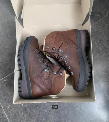 Wandelschoenen Meindl Borneo PRO MFS  beschikbaar voor biedingen