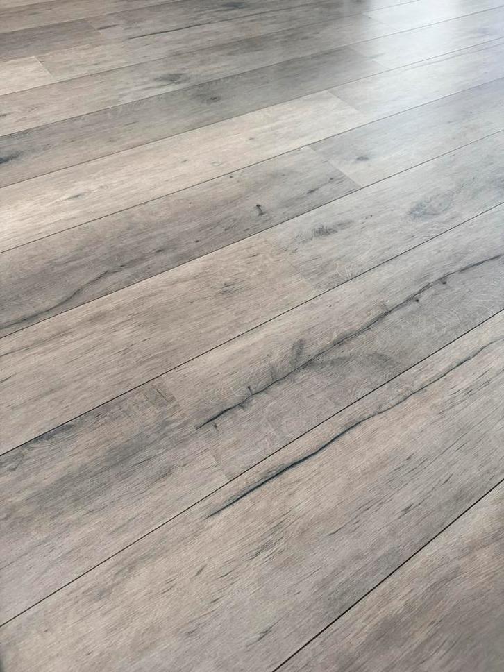 Mooie grijze laminaat vloer, Doe-het-zelf en Verbouw, Vloerdelen en Plavuizen, Zo goed als nieuw, Laminaat, Kunststof, 150 cm of meer