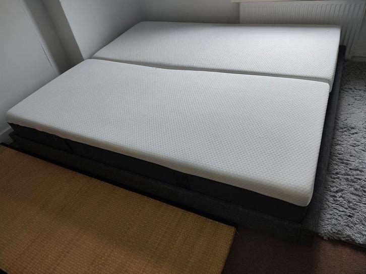 Tweepersoonsbed met matrassen, Huis en Inrichting, Slaapkamer | Bedden, Zo goed als nieuw, Tweepersoons, 180 cm, 200 cm, Stof