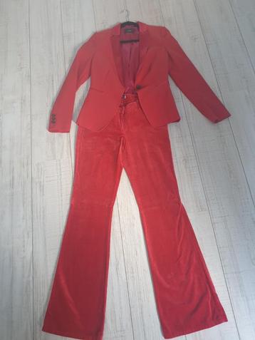 Mooi Rood pak/kostuum van Turnover mt 36