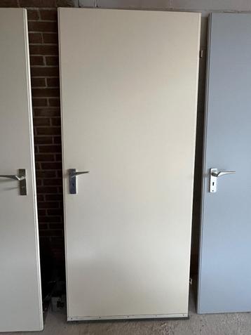 Opdekdeuren links en rechts, ook per stuk  beschikbaar voor biedingen
