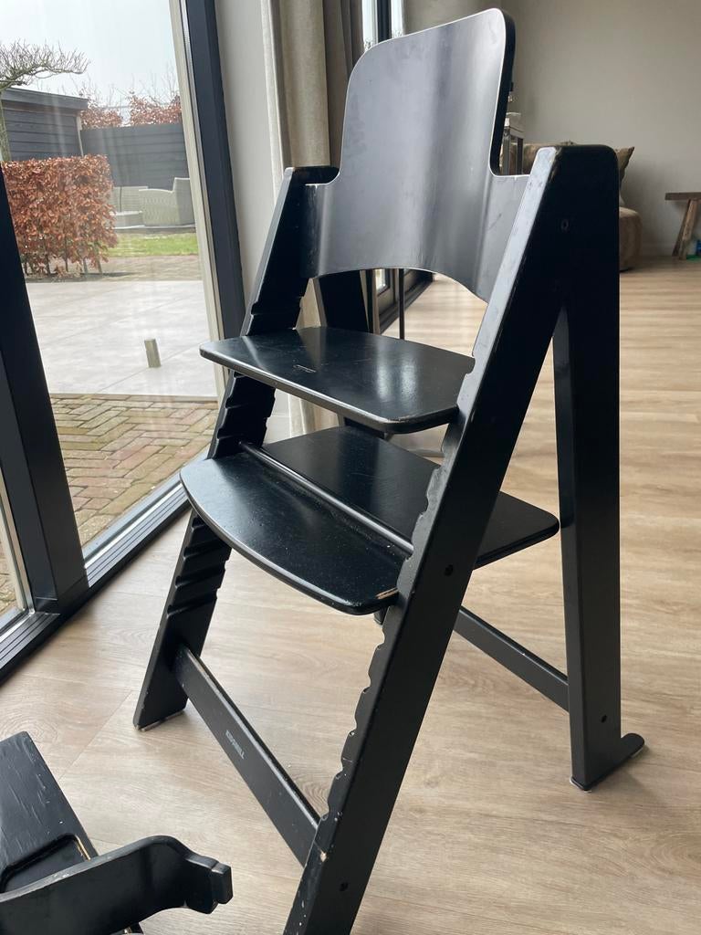 Kidsmill kinderstoel zwart + accessoires, Ophalen, Gebruikt, Meegroeistoel, Afneembaar eetblad