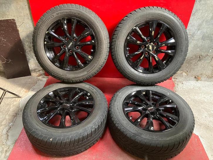 Winterbanden Suzuki Vitara 215/60R16, Auto-onderdelen, Banden en Velgen, Banden en Velgen, Winterbanden, 16 inch, 215 mm, Personenwagen