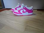 Nike maat 38 fuchsia wit, Ophalen of Verzenden, Zo goed als nieuw, Wit, Sneakers of Gympen