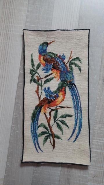 Geborduurd doek,  met 2 paradijsvogels  beschikbaar voor biedingen