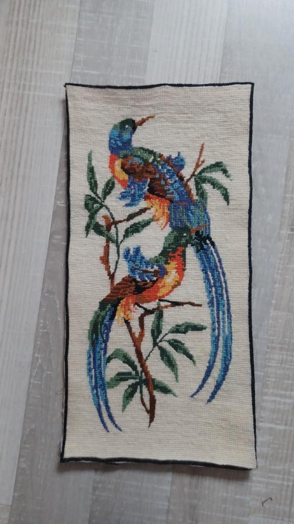 Geborduurd doek,  met 2 paradijsvogels, Huis en Inrichting, Woonaccessoires | Wanddecoraties, Zo goed als nieuw, Ophalen of Verzenden