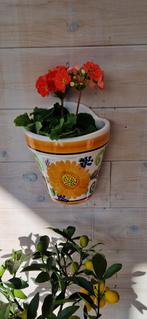 Handgemaakte Spaanse bloempot met gele bloem!, Rond, Ophalen of Verzenden, Zo goed als nieuw, Aardewerk