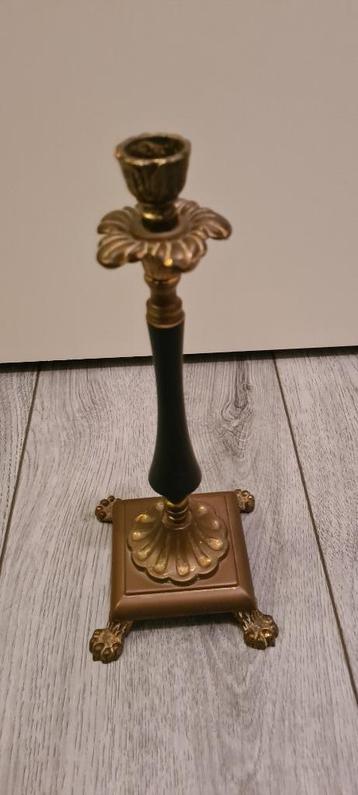 Antieke kandelaar beschikbaar voor biedingen