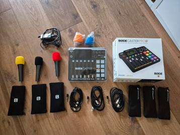 Rodecaster pro II met microfoons en andere accessoires  beschikbaar voor biedingen