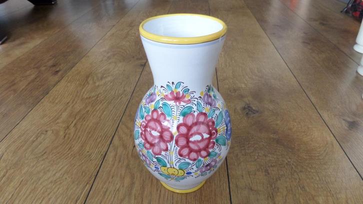 geglazuurde aardewerk vaas wit/geel gedecoreerd met bloemen, Antiek en Kunst, Antiek | Vazen, Ophalen of Verzenden