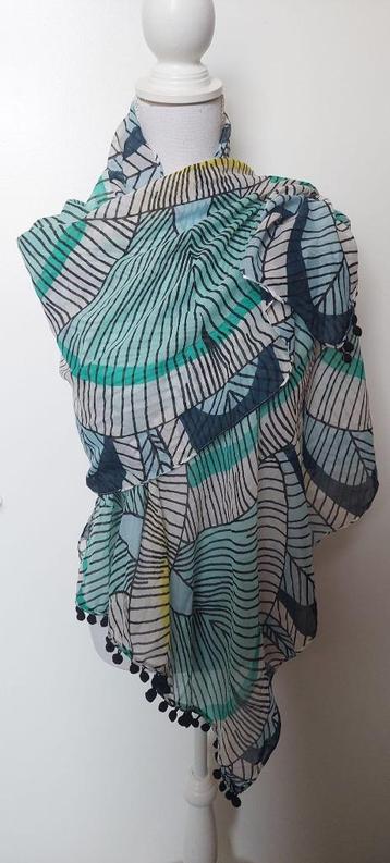 (SJAAL09) breede blauw/groene sjaal met kleine pompoms   beschikbaar voor biedingen